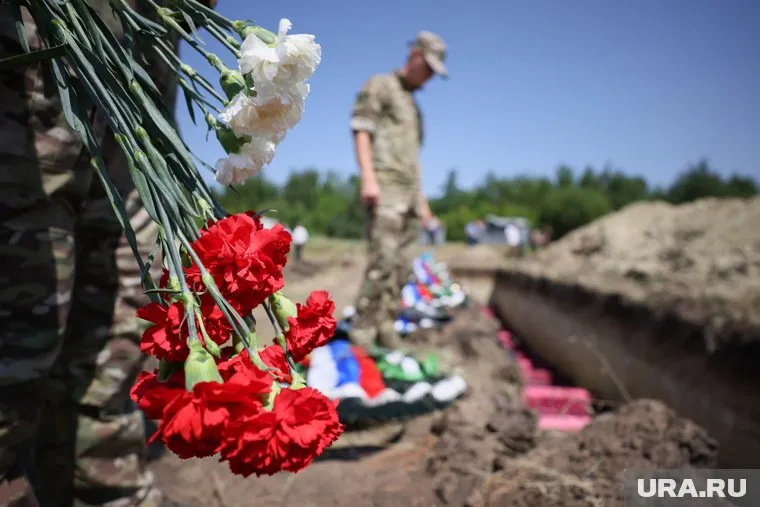 Неизвестных солдат захоронили на территории Мемориального комплекса «Незаживающая рана Донбасса»