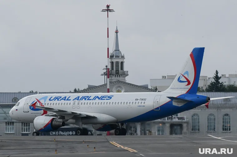 "Уральские авиалинии" привезли бойцов СВО на хоккейный турнир (архивное фото)