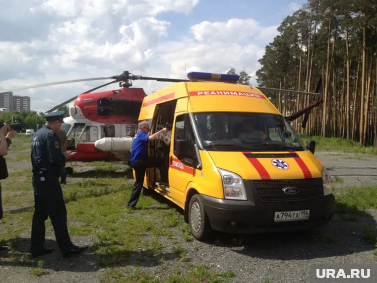 Диму Пескова доставили в Екатеринбург на вертолете