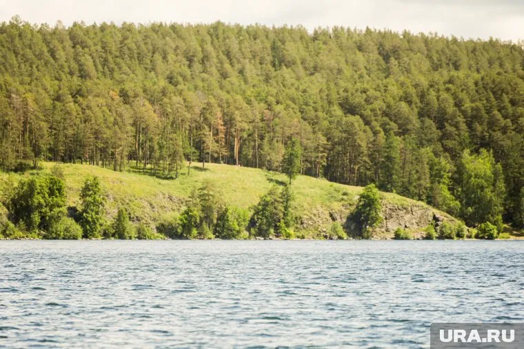 Недострои располагаются на берегу водоема