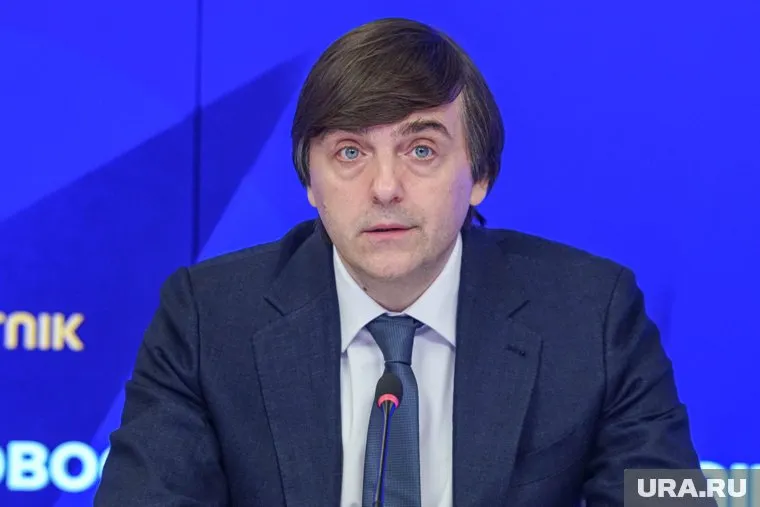 Министр просвещения РФ стал одним из тех, кто уже зарегистрировался в отечественном мессенджере