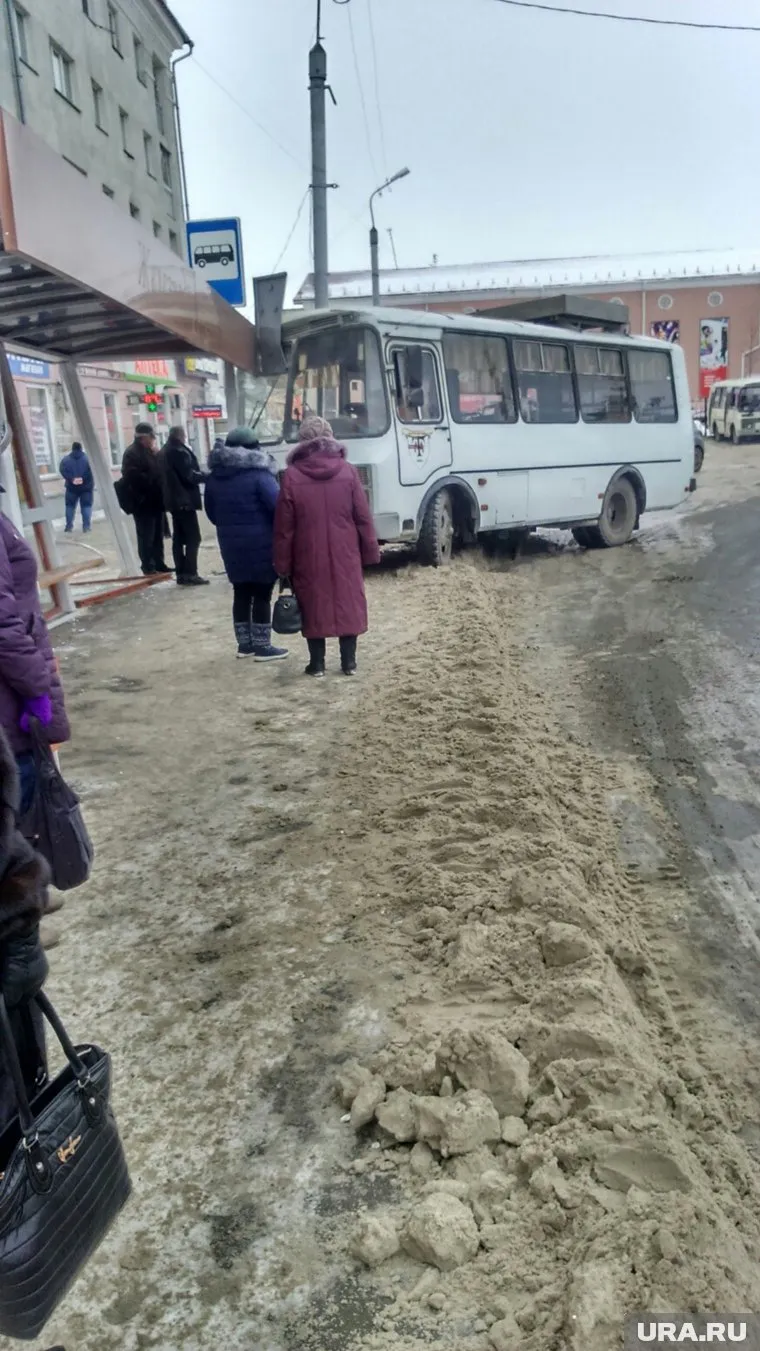 Водитель не справился с управлением из-за гололеда