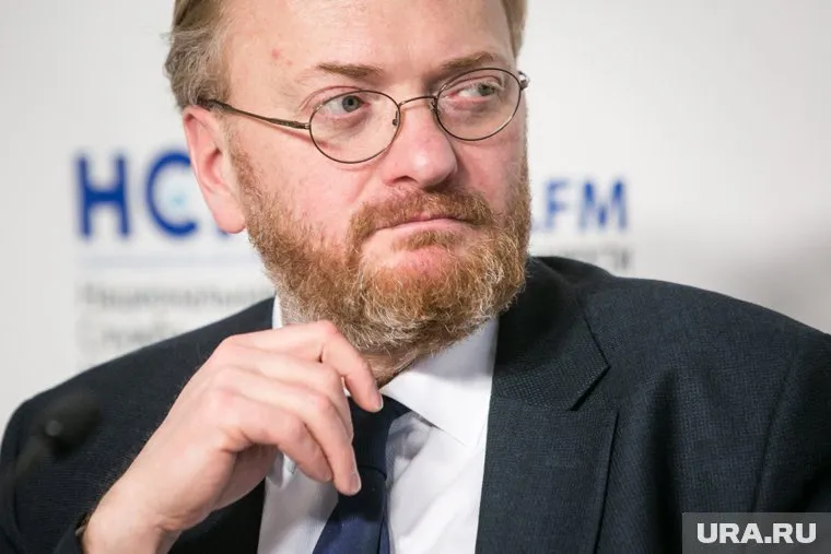 Виталий Милонов уверен, что чиновникам необходима спецодежда