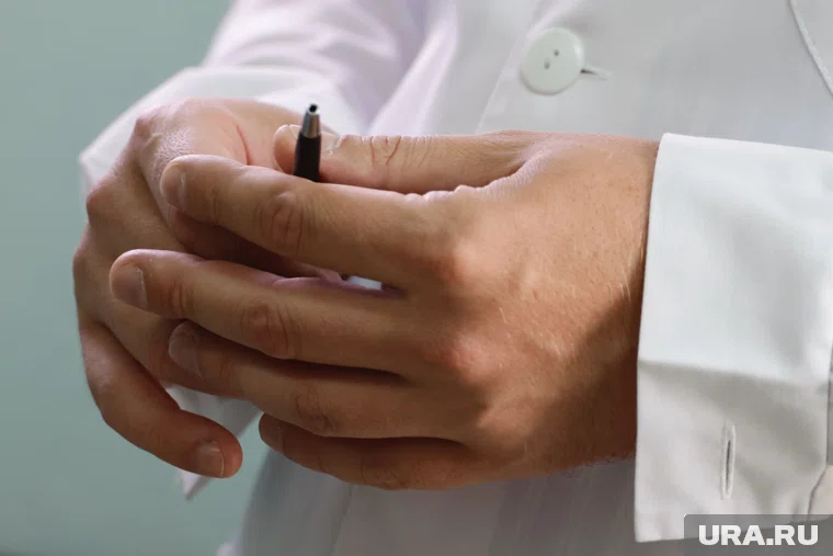 Богданов имеет 18-летний опыт работы в здравоохранении