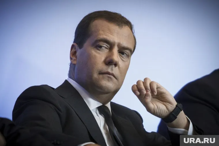 Дмитрий Медведев запретил использовать квартиры как гостиницы