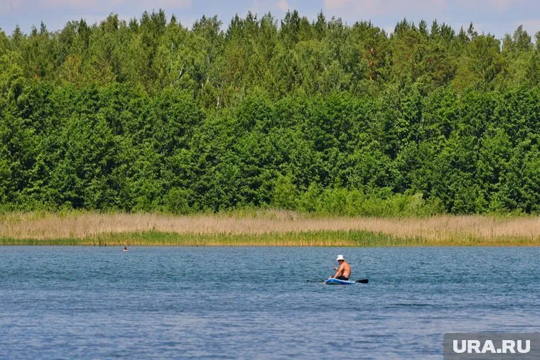 Дачный участок с трех сторон окружен водоемом