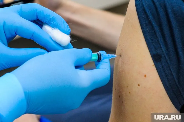 Прошедшие вакцинацию от коронавируса могут заразить COVID-19 других людей