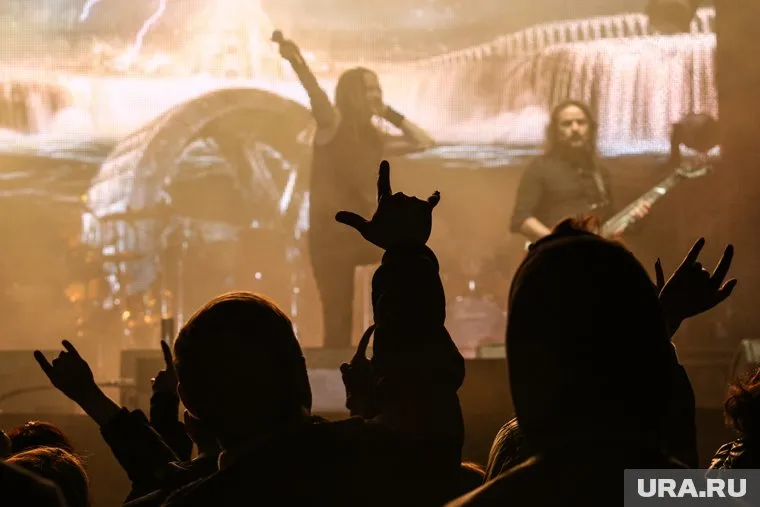 На премии «Песня года» собралось большое количество звезд, участвующих в нем порядка 30 лет