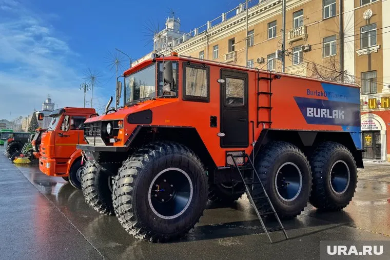 Курганский вездеход помог путешественникам в Арктике