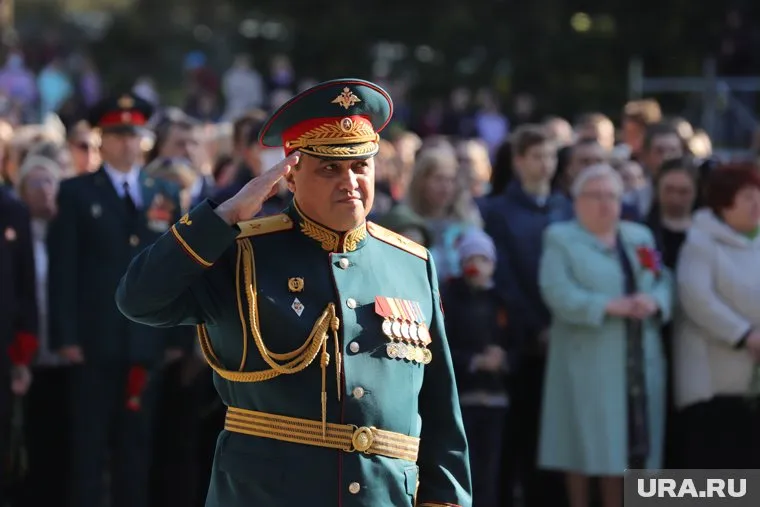 Парад Победы в Екатеринбурге в этот раз принял генерал-майор Рустам Миннекаев