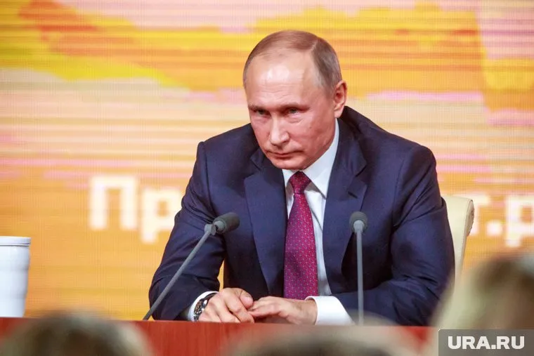 Во время прямой линии Путин предложил чиновникам рассказать о причинах повышения цен на бензин