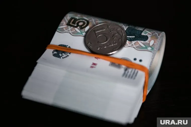 Курс доллара котируется в районе 90 рублей в течение 6 дней