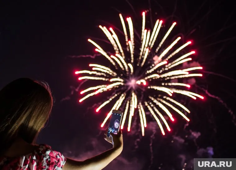 Праздничный фейерверк должен длиться не менее 15 минут