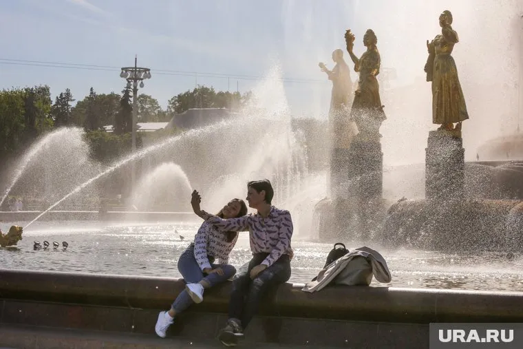 Фонтанами можно любоваться в онлайне