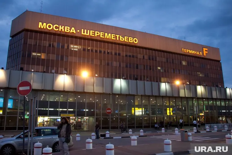 Самолет совершил аварийную посадку в Шереметьево через 28 минут после взлета