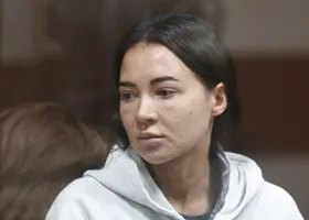Опухшую от слез блогера Лерчек отправили под домашний арест вслед за бывшим мужем