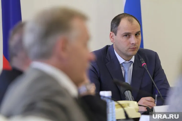 Денис Паслер на заседании правительства, 2013 год