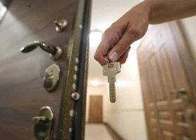 В Госдуме рассказали, что делать, если продавец отобрал у покупателя квартиру и деньги