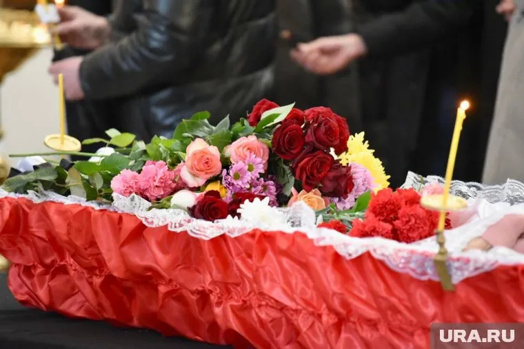 С конца января Елена лежала парализованная, ее зарезал супруг