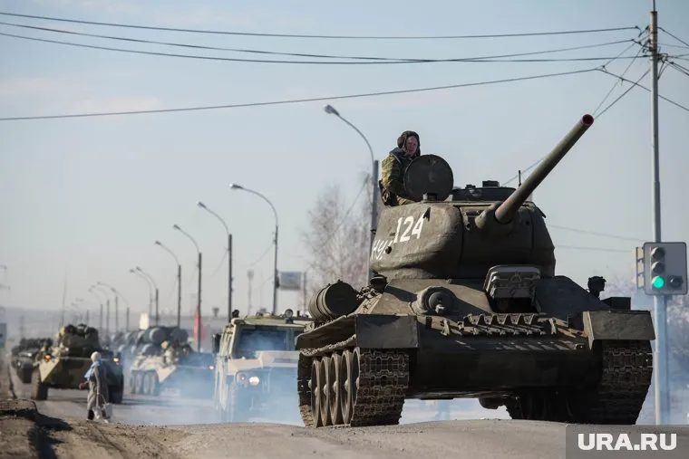 Поздравьте ближайшего защитника Отечества!