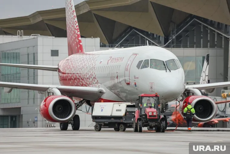 Авиакомпания «Россия» решила посадить пассажиров нескольких рейсов на один самолет