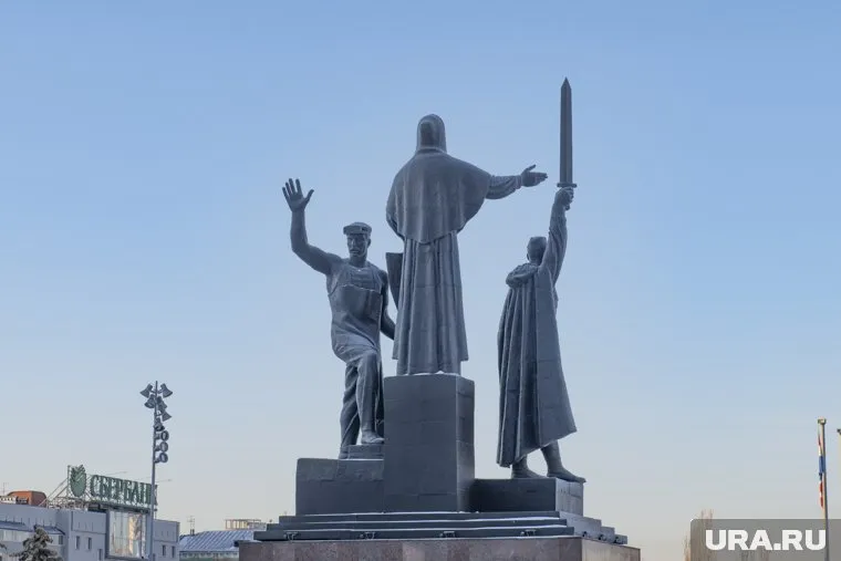 Монументы будут охранять 24 часа в сутки
