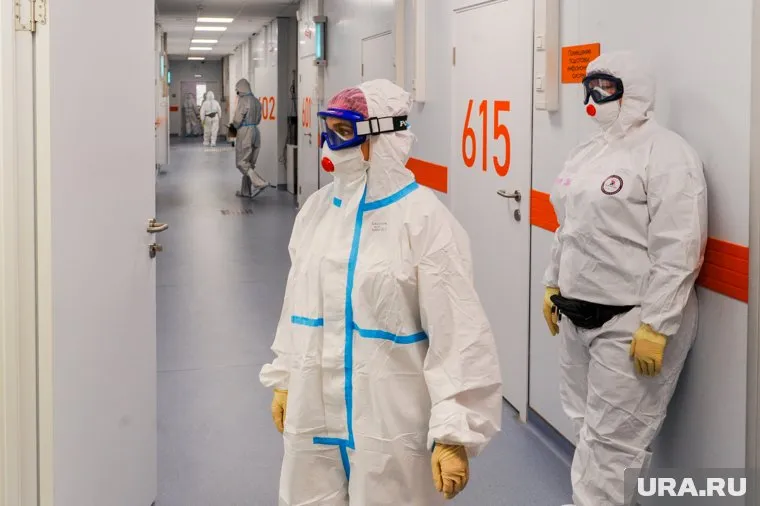 Заболеваемость COVID-19 в России может вновь подняться до 200 тысяч случаев в сутки