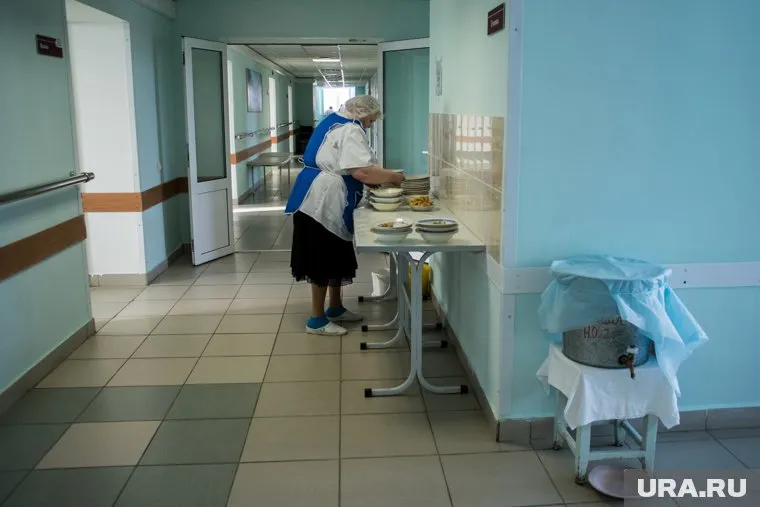 В больнице закрыли пищеблок и перевели ее на аутсорсинг более 3 лет назад