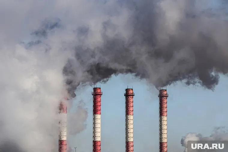 В двух городах Татарстана идет массовая эвакуация сотрудников предприятий, пишут СМИ