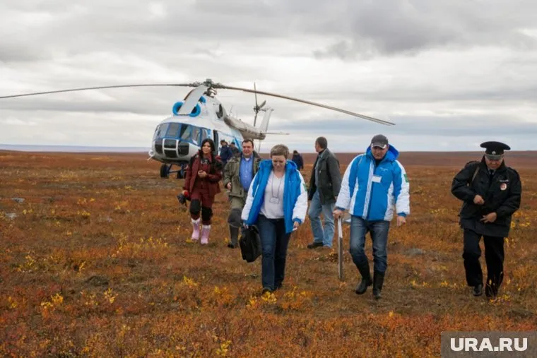 Добираться до стойбищ и месторождений члены комиссий будут на вертолетах и катерах (архивное фото)