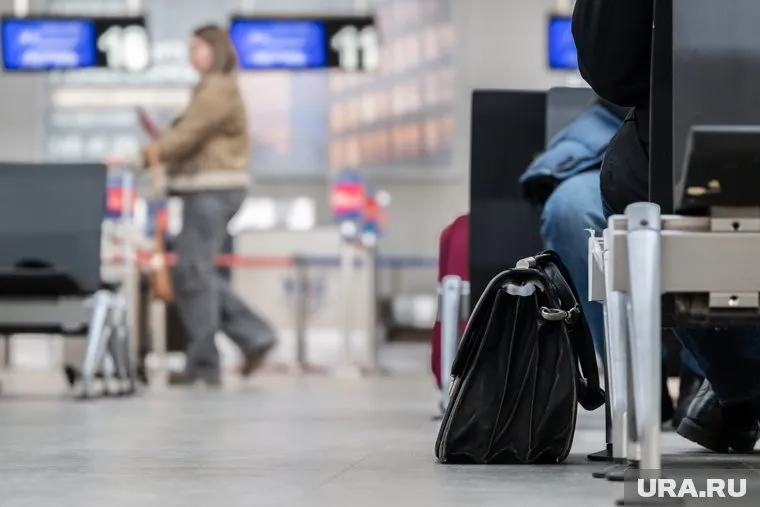 Сначала рейс перенесли, а затем и вовсе отменили