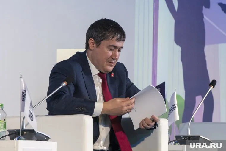 Дмитрий Махонин нашел деньги для бюджетников