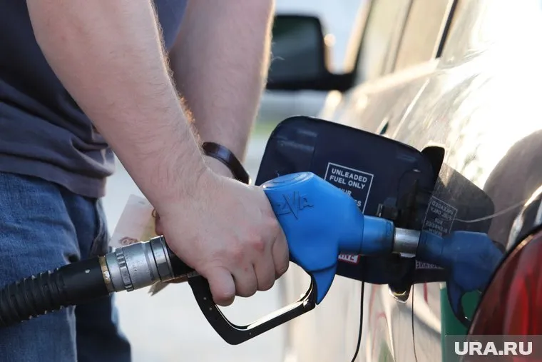 Бензин марки АИ-92 в Тюменской области подорожал до 48,35 руб. за литр