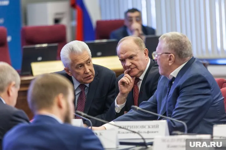Единороссы могут украсть ресурсных одномандатников из других партий