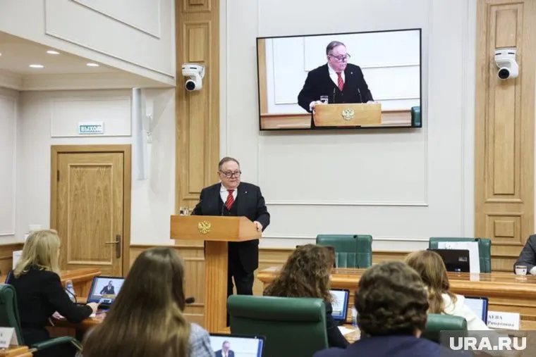 Константин Баранов отметил, что мужчина бросил несколько бутылок с зажигательной смесью