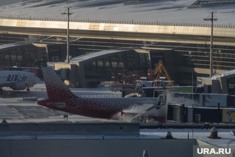 Аэропорт Туношна приостановил работу