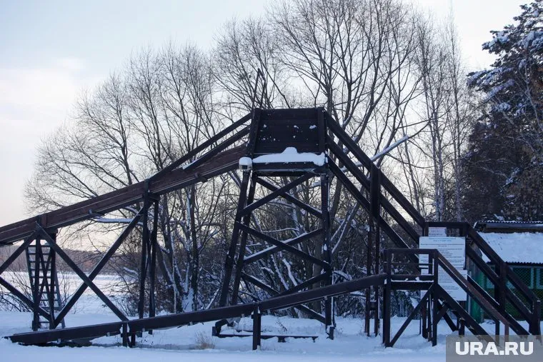 Жители Нижневартовска критикуют деревянные горки для катания (фото из архива)