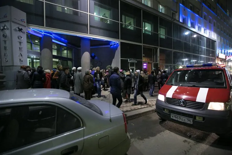 Эвакуация отеля "Гранд авеню". Якобы бомба. Екатеринбург, эвакуация