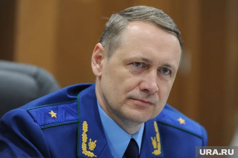 Виталия Лопина просят проверить, почему чиновники без конкурса отдают сети частным фирмам