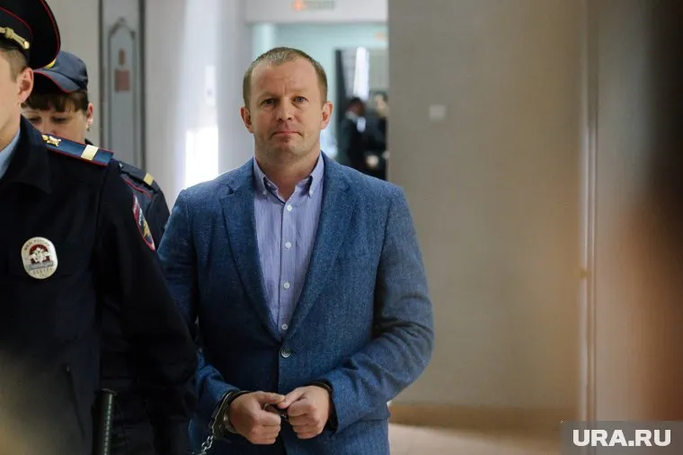 Четверку офицеров отпустили домой