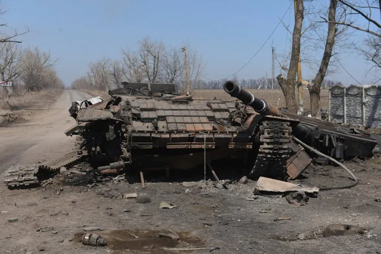 Волонтер развозит гуманитарную помощь по освобожденным селам.  ДНР