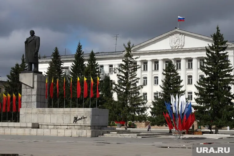 Площадь украсили незадолго до Дня города