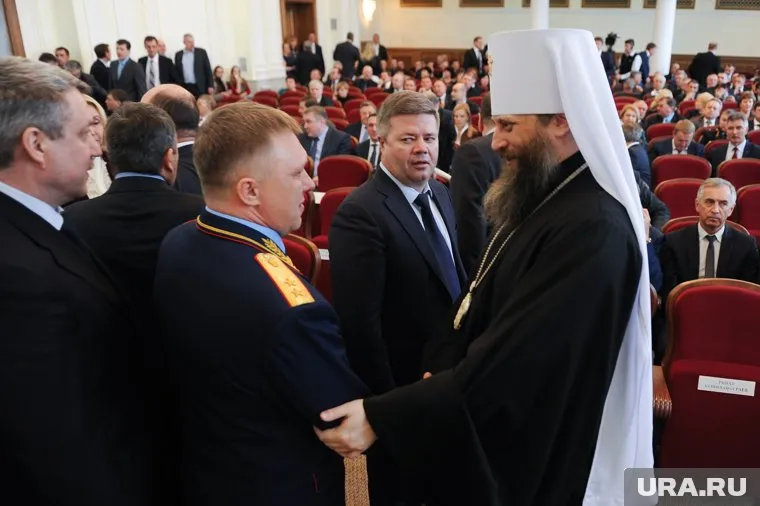 Ранее в Следственный комитет Дениса Чернятьева (слева) вызывали на допрос Станислава Мошарова (справа)