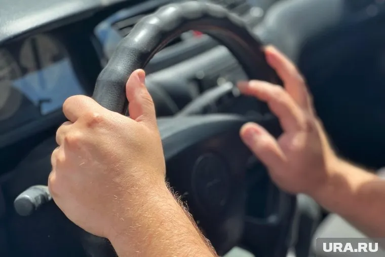 За нарушение ПДД при переезде через ж/д пути водителя могут лишить прав на полгода