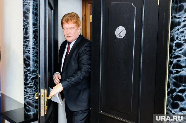 Елистратов уйдет на праздники с новыми замами