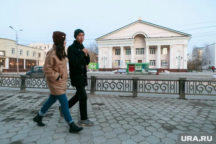 Молодежь сможет потратить выплату на поход в театр