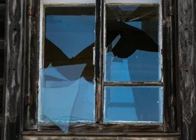 «Освободился из колонии, а дом снесли»: житель Кургана пожаловался, что ему негде жить