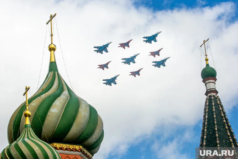 Летчики продемонстрировали сверхманевренные возможности современных истребителей