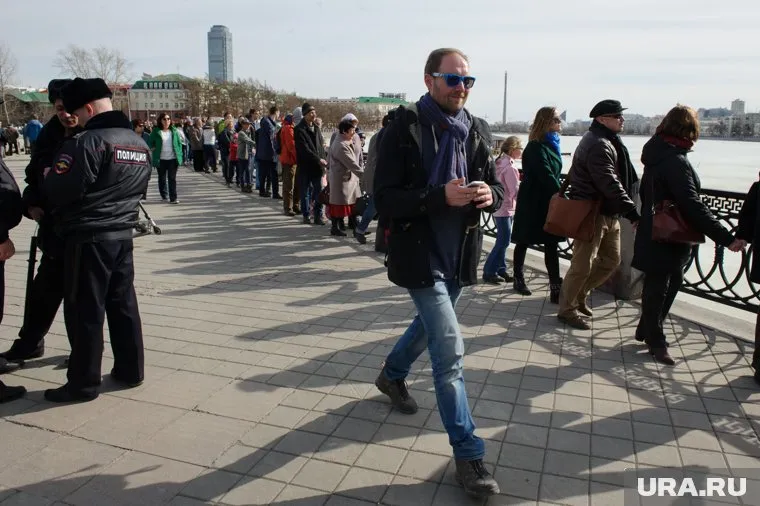 Викарий Екатеринбургской епархии считает организаторов протестов против застройки городского пруда (на фото один из основных спикеров этого сообщества Дмитрий Москвин) манипуляторами и обманщиками