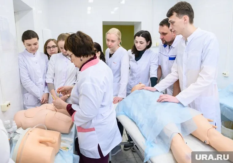 В COVID-госпиталя отправятся сотни студентов